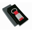 Téglalap alakú fém kulcstartó, piros